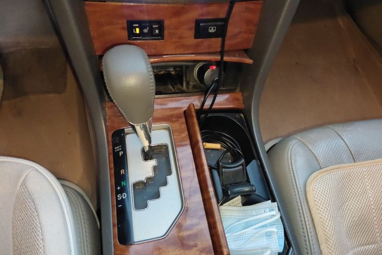 丰田 凯美瑞 2007款 240G 豪华版中控内饰18