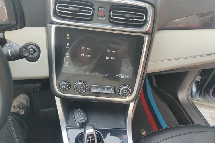 领克01 2017款 2.0T 两驱耀Pro版中控内饰16
