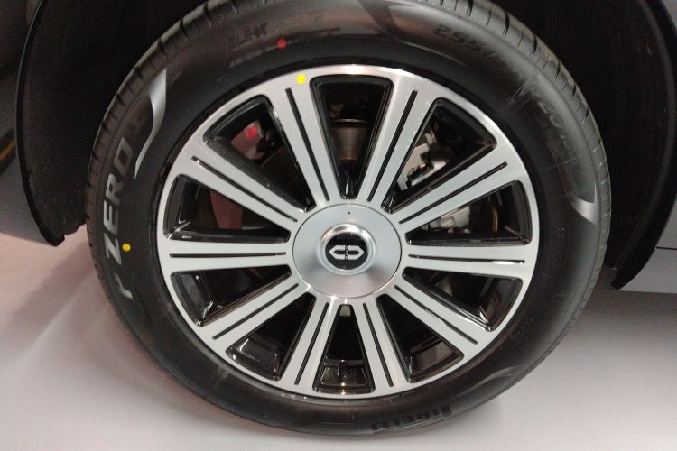 鸿蒙智行 问界M7 2024款 1.5T 智驾后驱Pro版 5座车身外观6008