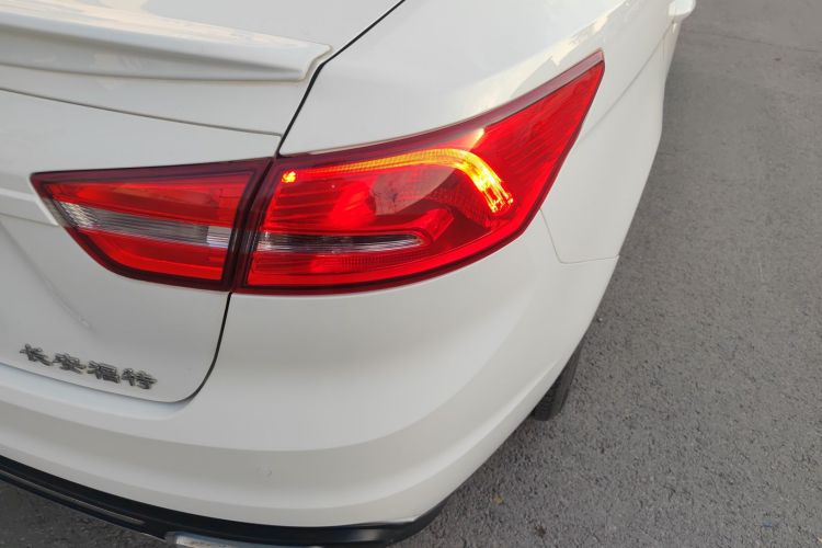 福特 福睿斯 2017款 改款 1.5L 手动舒适型车身外观9