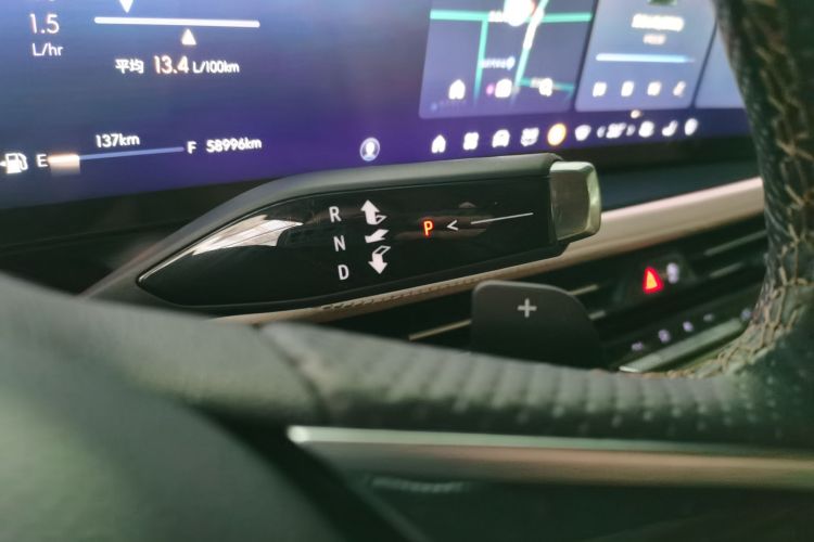 别克 世纪 2023款 2.0T 七座臻享款中控内饰18