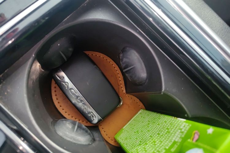 捷豹XEL 2018款 2.0T 200PS 尊享版中控内饰11