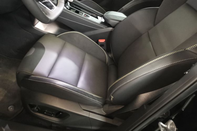 领克03 2025款 2.0TD DCT冠军版Pro中控内饰19