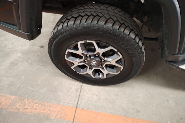 北京BJ40 2019款 PLUS 2.3T 自动四驱尊享版 国VI车身外观56