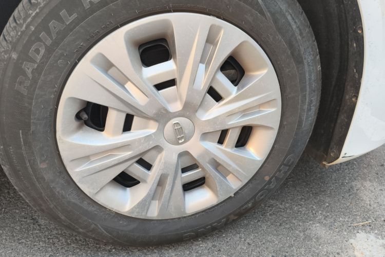 吉利汽车 帝豪 2025款 第4代 1.5L 手动星耀版车身外观10