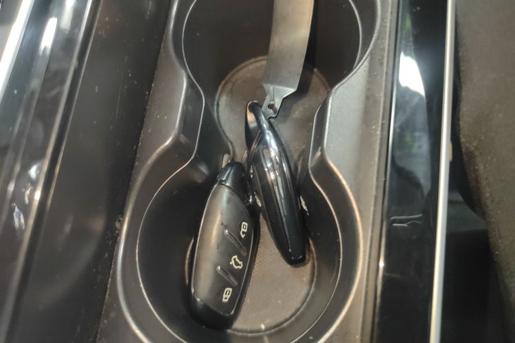 飞凡汽车 飞凡ER6 2021款 新动版 520km 智领版中控内饰7001