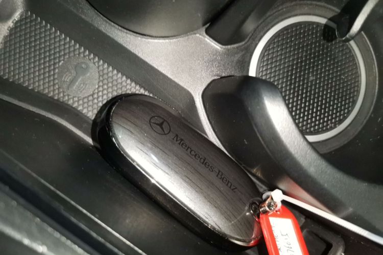 奔驰E级新能源 2024款 E 350 e L 插电式混合动力轿车中控内饰11