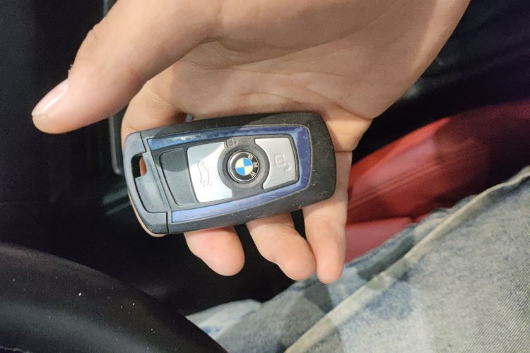 宝马3系 2019款 320i M运动套装中控内饰7001