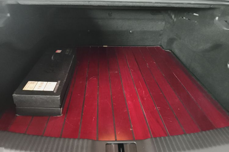 红旗H9 2020款 2.0T 智联旗畅版机舱底盘23