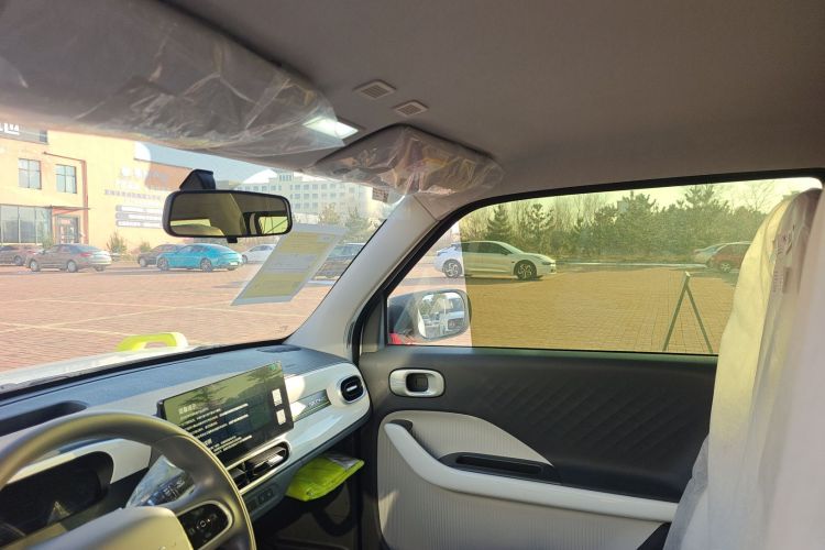 吉利银河 2025款 210km 熊猫骑士中控内饰22