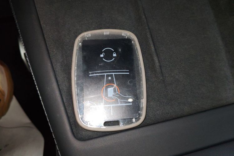 特斯拉 Model 3 2023款 后轮驱动版中控内饰11