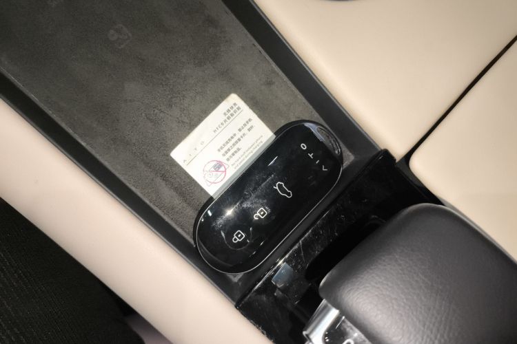 鸿蒙智行 问界M5 2022款 增程四驱至臻版中控内饰7001