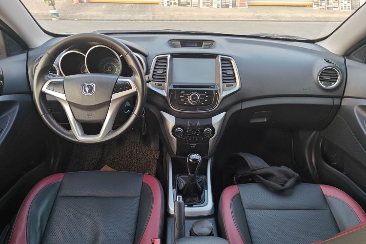 长安 逸动 2013款 1.6L 手动俊酷型 国IV中控内饰12