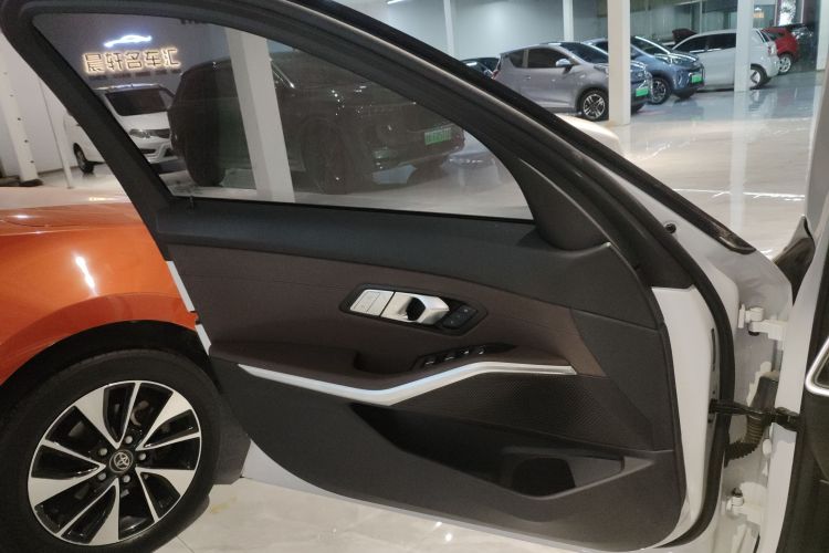 宝马3系 2021款 320i 运动套装中控内饰7007