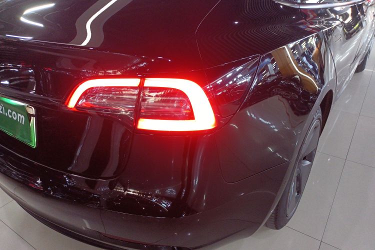 特斯拉 Model 3 2022款 后轮驱动版车身外观9