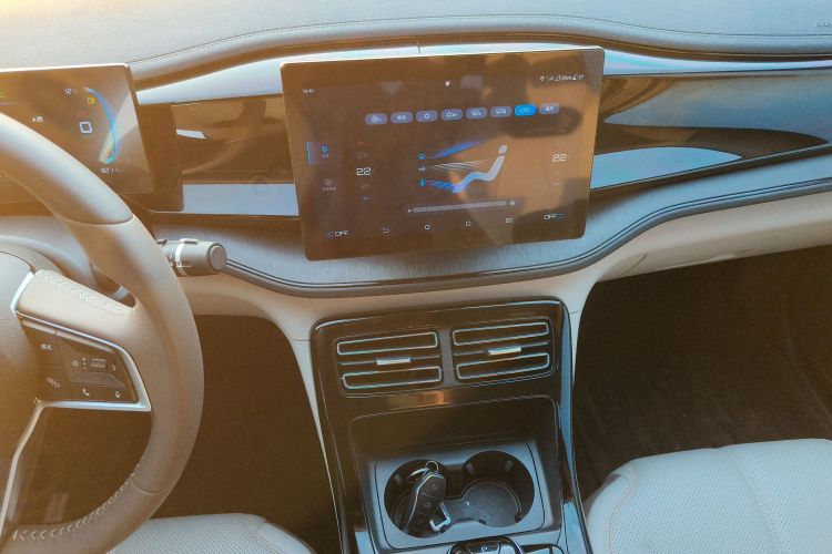 比亚迪 秦PLUS 2024款 荣耀版 DM-i 55KM领先型中控内饰16