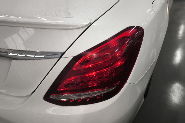 奔驰C级 2018款 C 200 运动版车身外观9