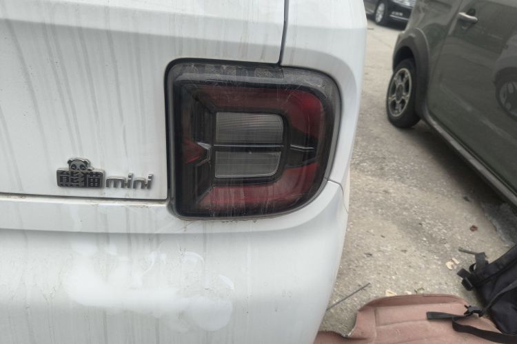 吉利银河 熊猫 2025款 210km 元气熊车身外观9