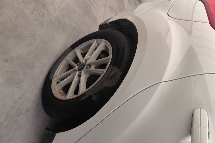 福特 福克斯 2018款 两厢经典 EcoBoost 125 自动超能风尚型智行版车身外观6008