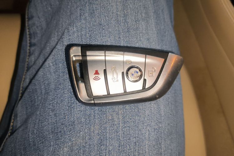 宝马5系 2014款 525Li 豪华设计套装中控内饰7001