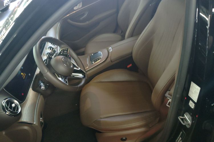 奔驰E级 2023款 改款 E 300 L 豪华型中控内饰19