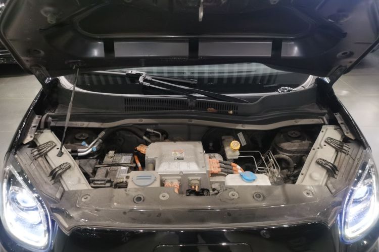 零跑汽车 零跑T03 2021款 400舒享版机舱底盘24