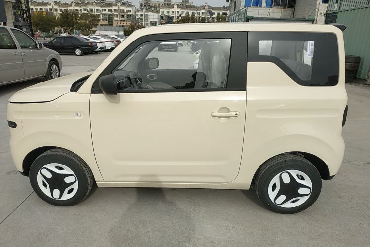 吉利银河 熊猫 2025款 210km 元气熊车身外观4