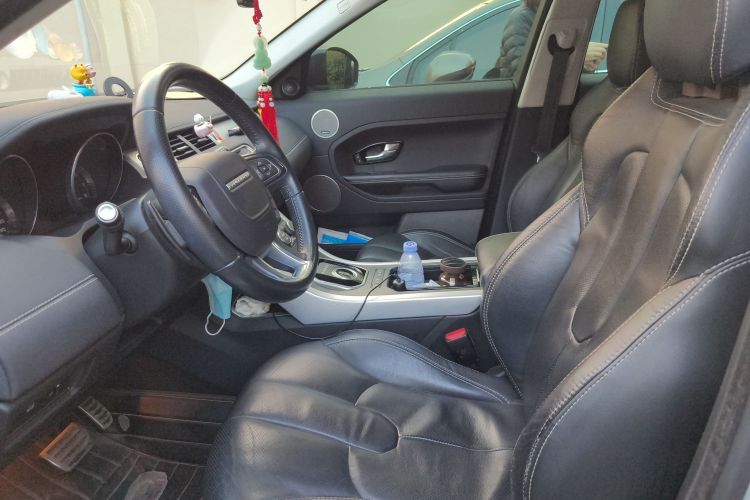 路虎 揽胜极光(进口) 2015款 2.0T 5门耀动版中控内饰19