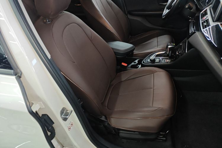 宝马2系旅行车 2019款 218i 时尚型局部细节41