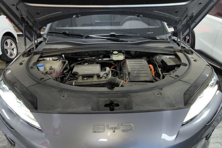 比亚迪 宋PLUS新能源 2025款 DM-i 智驾版 112KM 尊荣型机舱底盘24