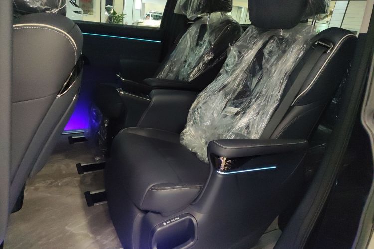 广汽传祺 传祺向往M8 2025款 乾崑系列 Max 奢享舱中控内饰7004