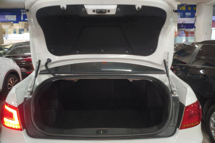 标致408 2013款 1.6L 手动舒适版局部细节23