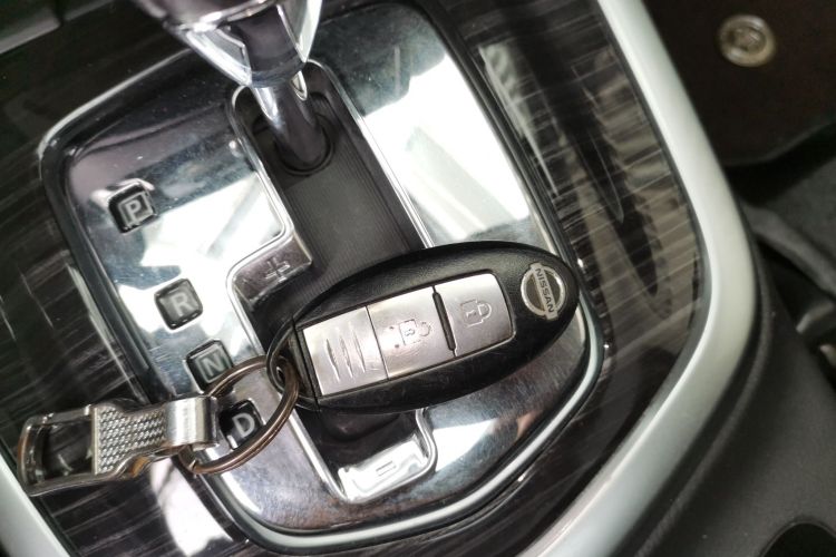 日产 途达 2018款 2.5L 自动两驱智享版中控内饰11