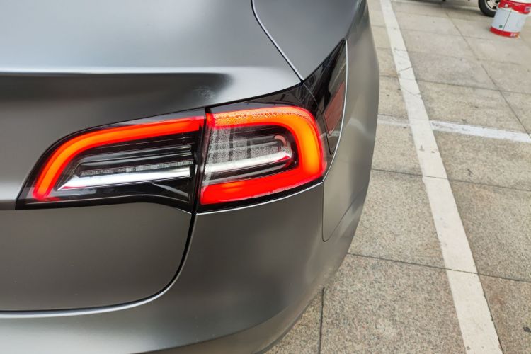 特斯拉 Model 3 2020款 改款 长续航后轮驱动版车身外观9