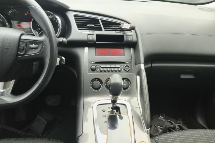 标致3008 2016款 2.0L 自动经典版中控内饰16