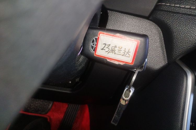 丰田 威兰达 2022款 改款 2.0L CVT两驱领先版中控内饰7001