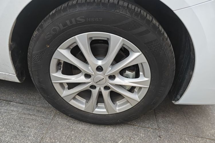 荣威i5 2023款 1.5L 手动舒享版车身外观10