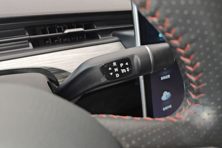 哪吒汽车 哪吒V 2022款 潮 400 Lite中控内饰18