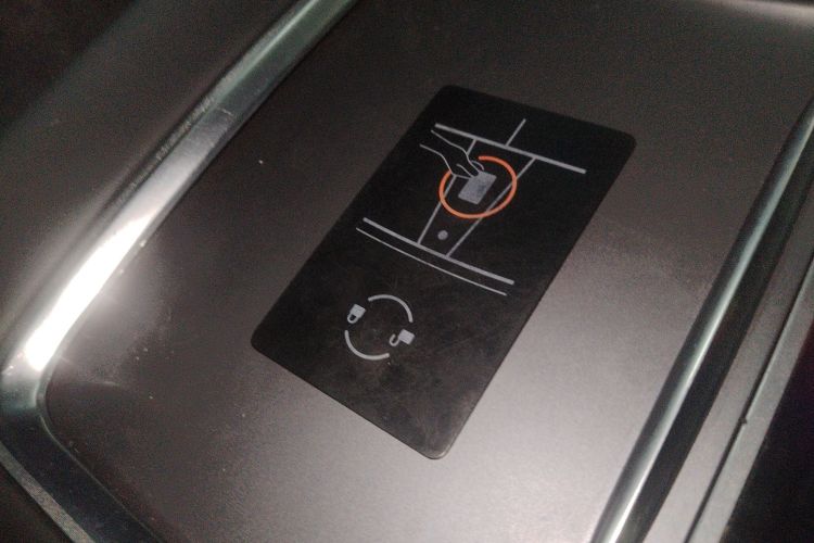 特斯拉 Model Y 2022款 后轮驱动版中控内饰11