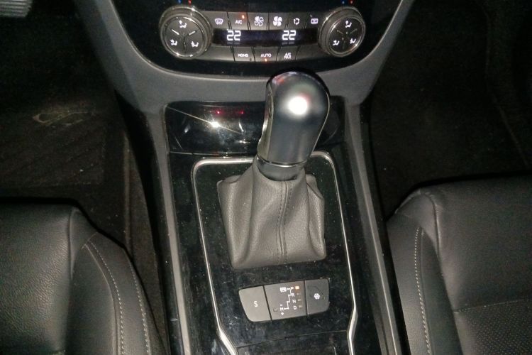 标致508 2015款 1.6THP 自动致臻版中控内饰18