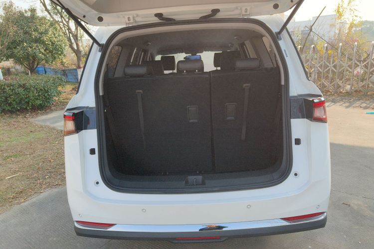 五菱汽车 五菱佳辰 2022款 1.5L 手动畅享舒适型机舱底盘23