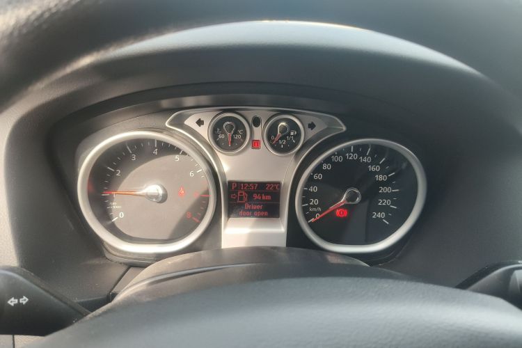 福特 福克斯 2013款 两厢经典 1.8L 自动基本型中控内饰14