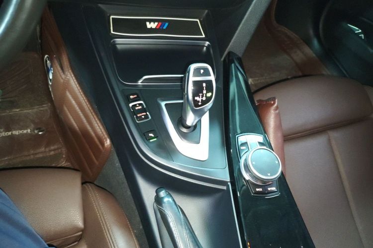 宝马3系 2019款 320Li M运动套装局部细节18