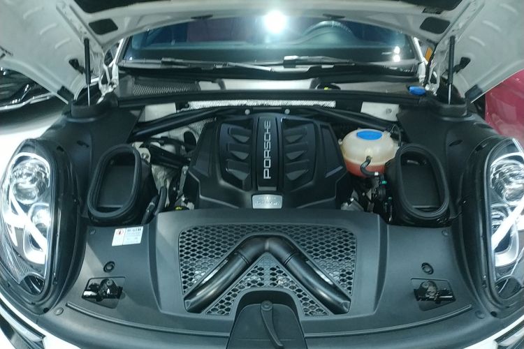 保时捷 2017款  Macan S 3.0T机舱底盘24
