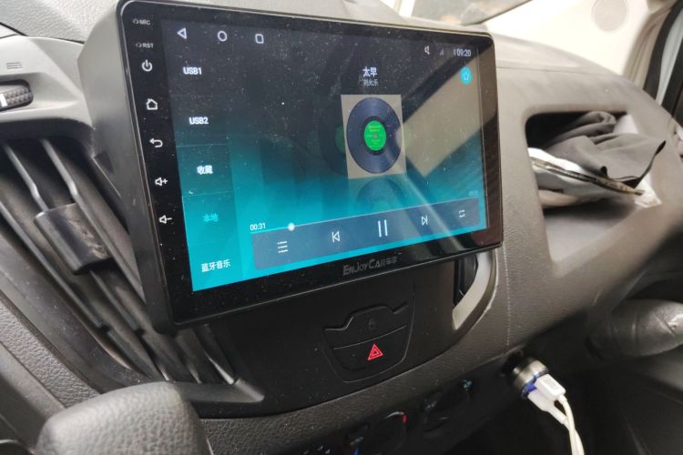 福特 全顺 2019款 2.0T汽油自动多功能商用车短轴低顶6座国VI中控内饰16