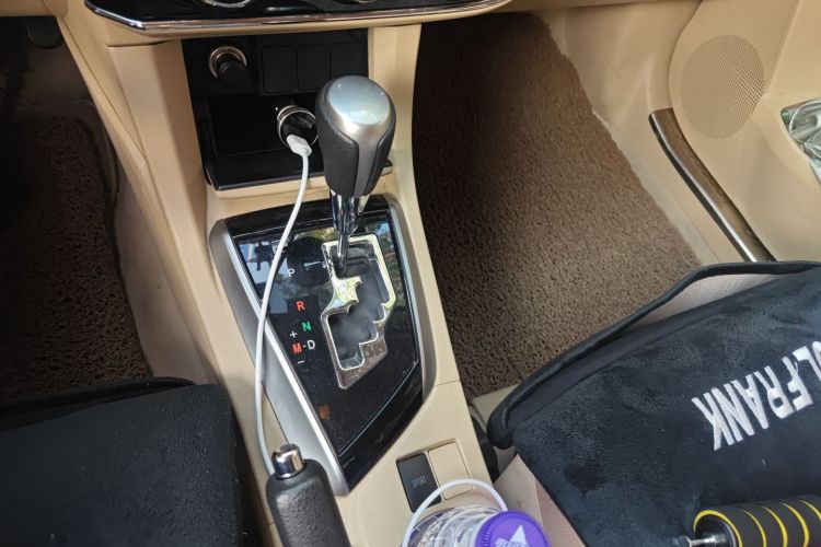 丰田 卡罗拉 2014款 1.6L CVT GL中控内饰18