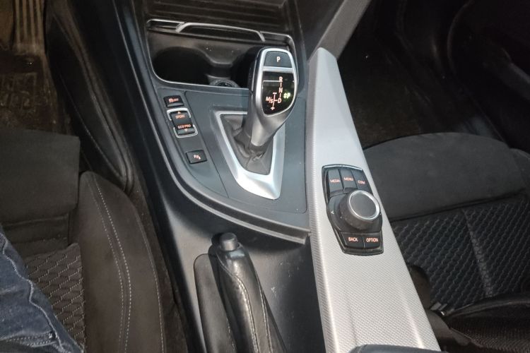 宝马3系 2018款 320i M运动套装中控内饰18