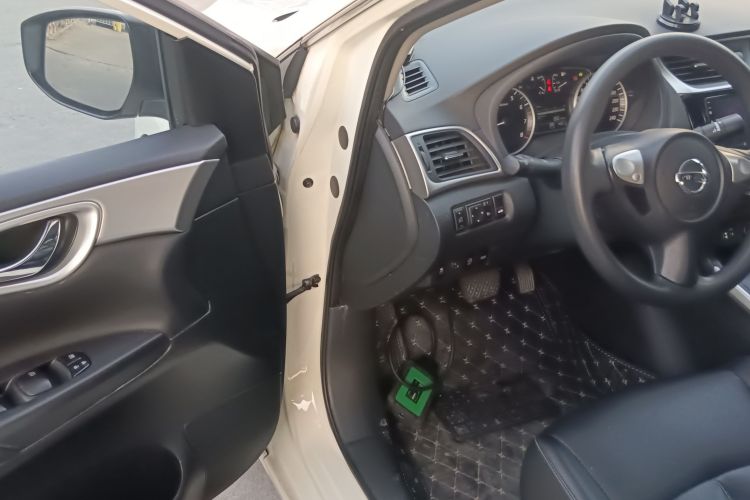 日产 轩逸 2022款 经典 1.6XE CVT舒适版中控内饰20