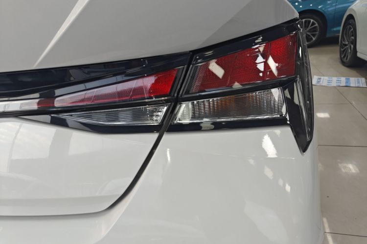 现代 伊兰特 2023款 1.5L CVT GLX精英版车身外观6006