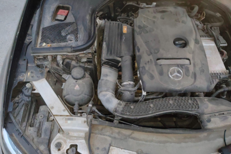 奔驰E级 2017款 E 300 L 运动豪华型局部细节9006